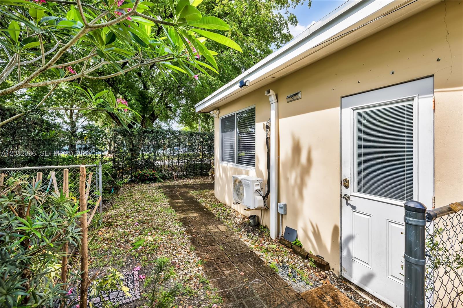 PEMBROKE LAKES SEC 1 - Residential