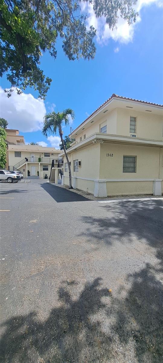 Great apartment in a great building with great neighbors. Come and see this unit before it rents quickly.