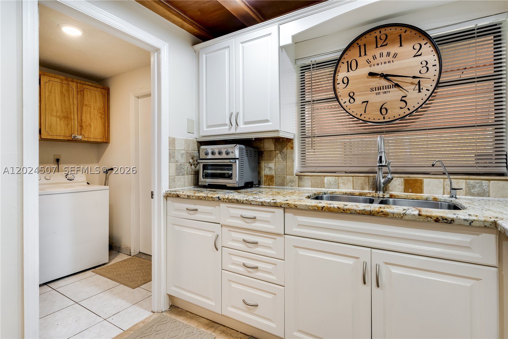 RADIO HEIGHTS - Residential Lease