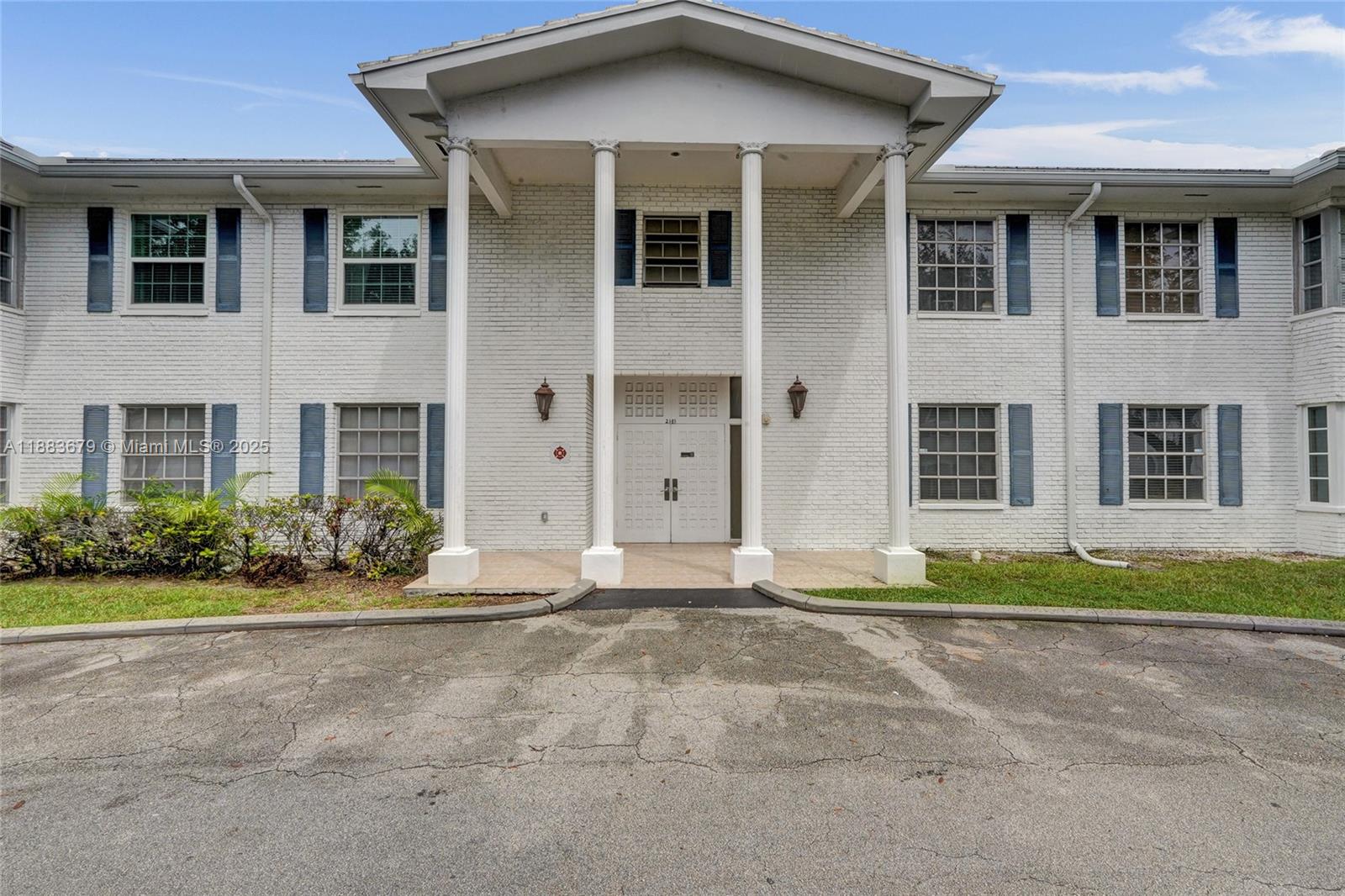 IMPERIAL POINT COLONNADES - Residential