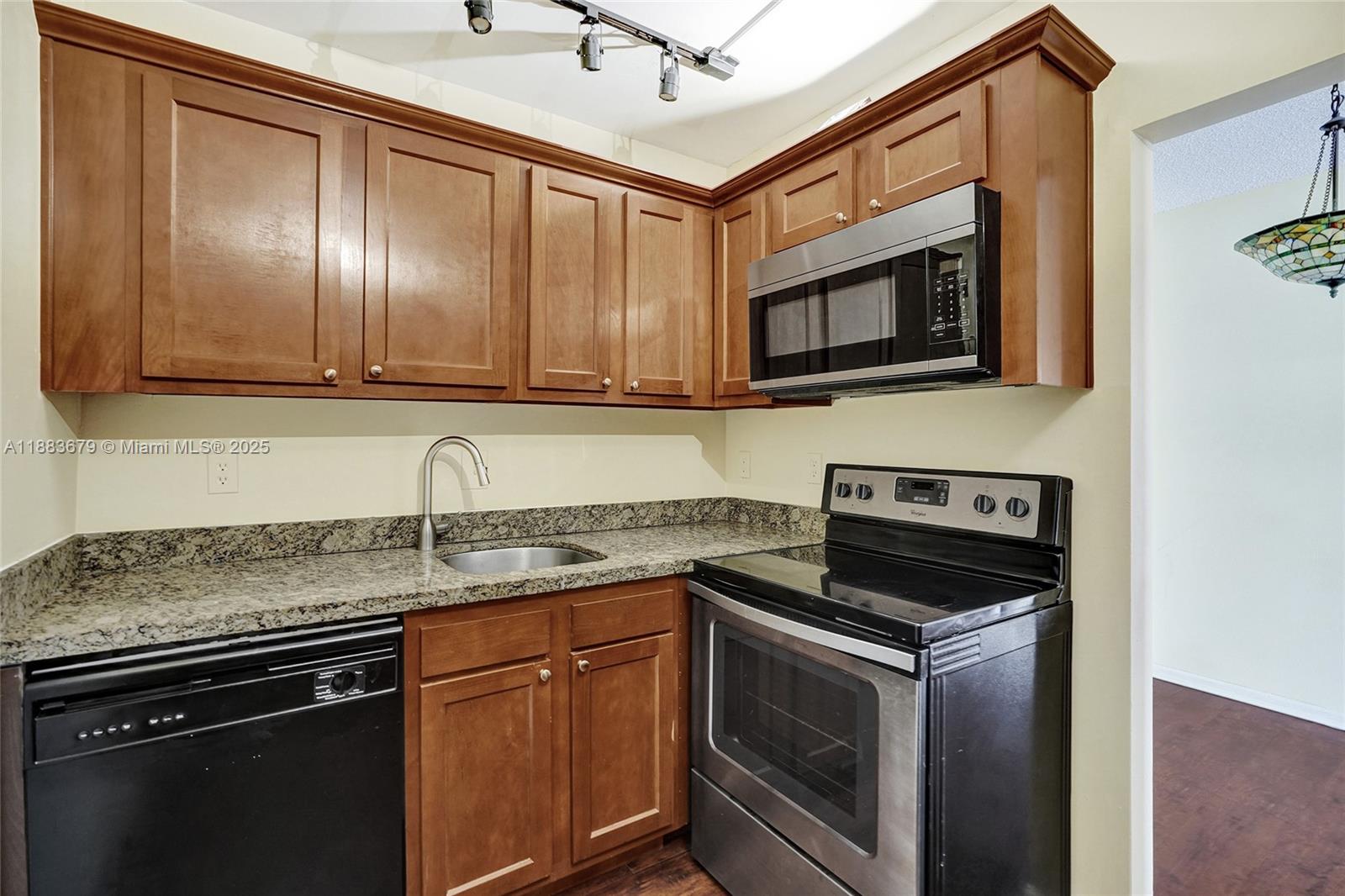 IMPERIAL POINT COLONNADES - Residential