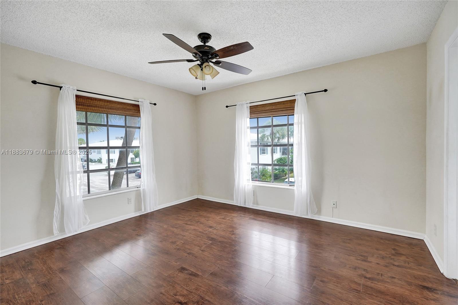 IMPERIAL POINT COLONNADES - Residential