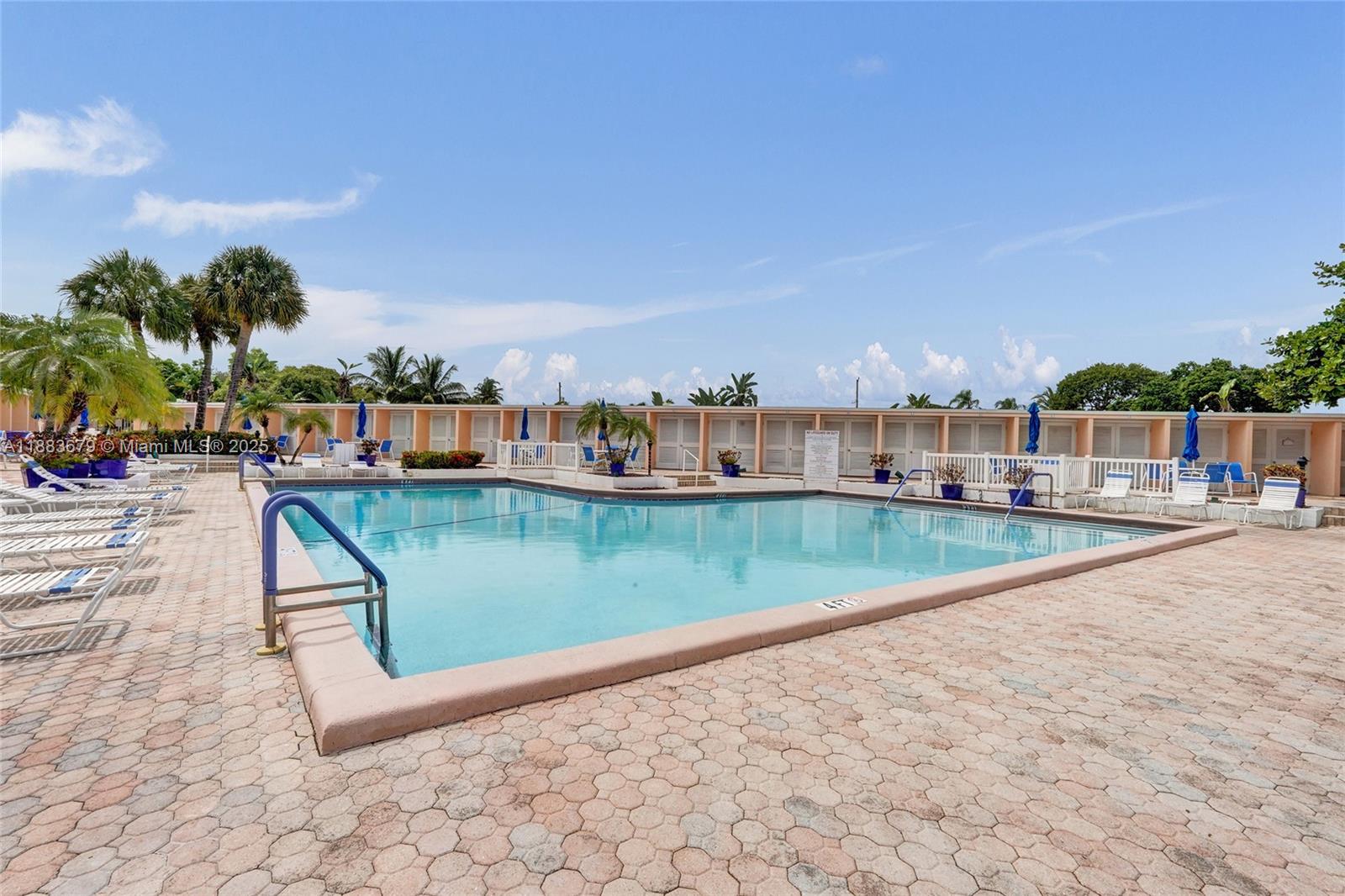 IMPERIAL POINT COLONNADES - Residential