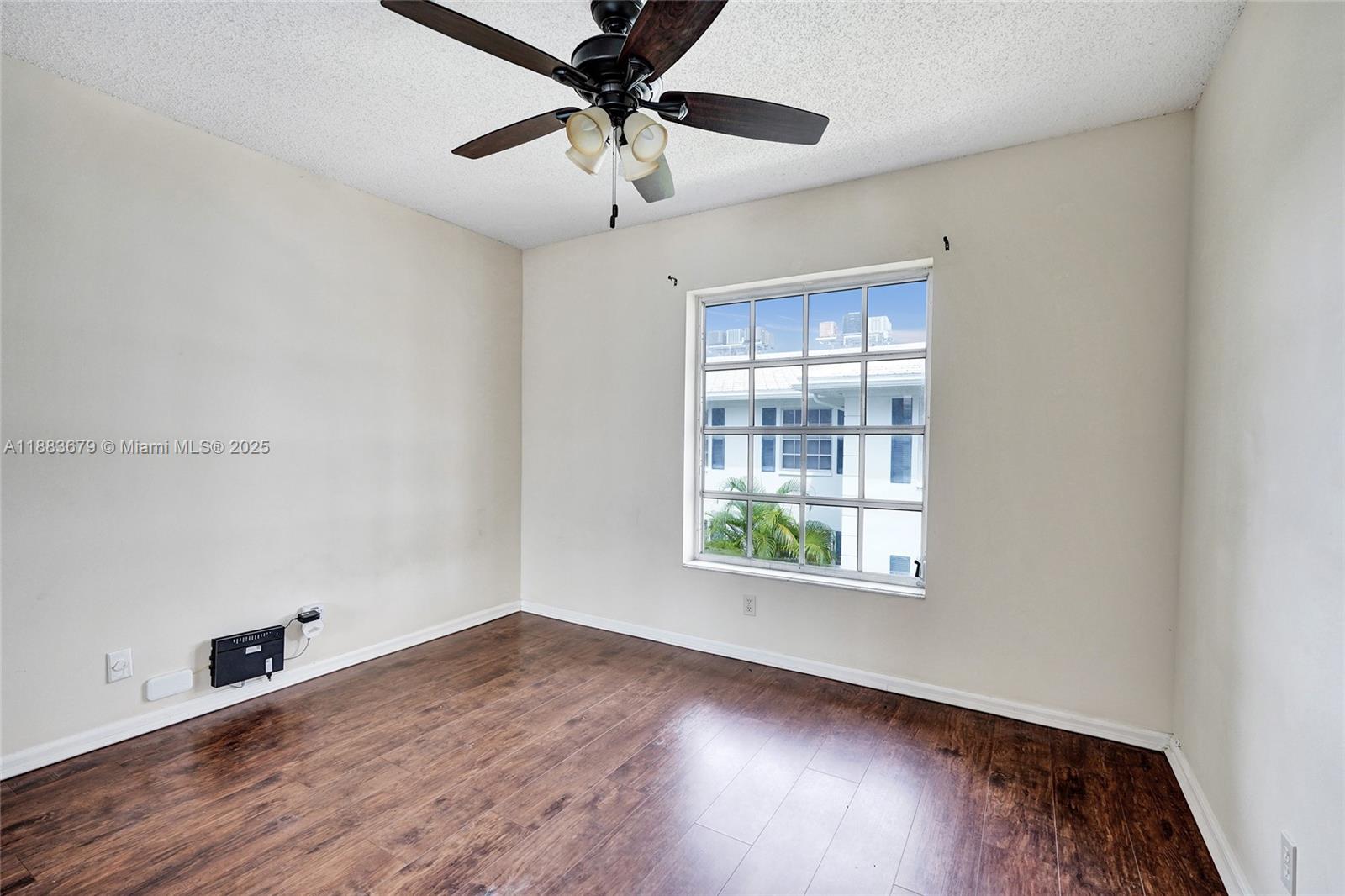 IMPERIAL POINT COLONNADES - Residential