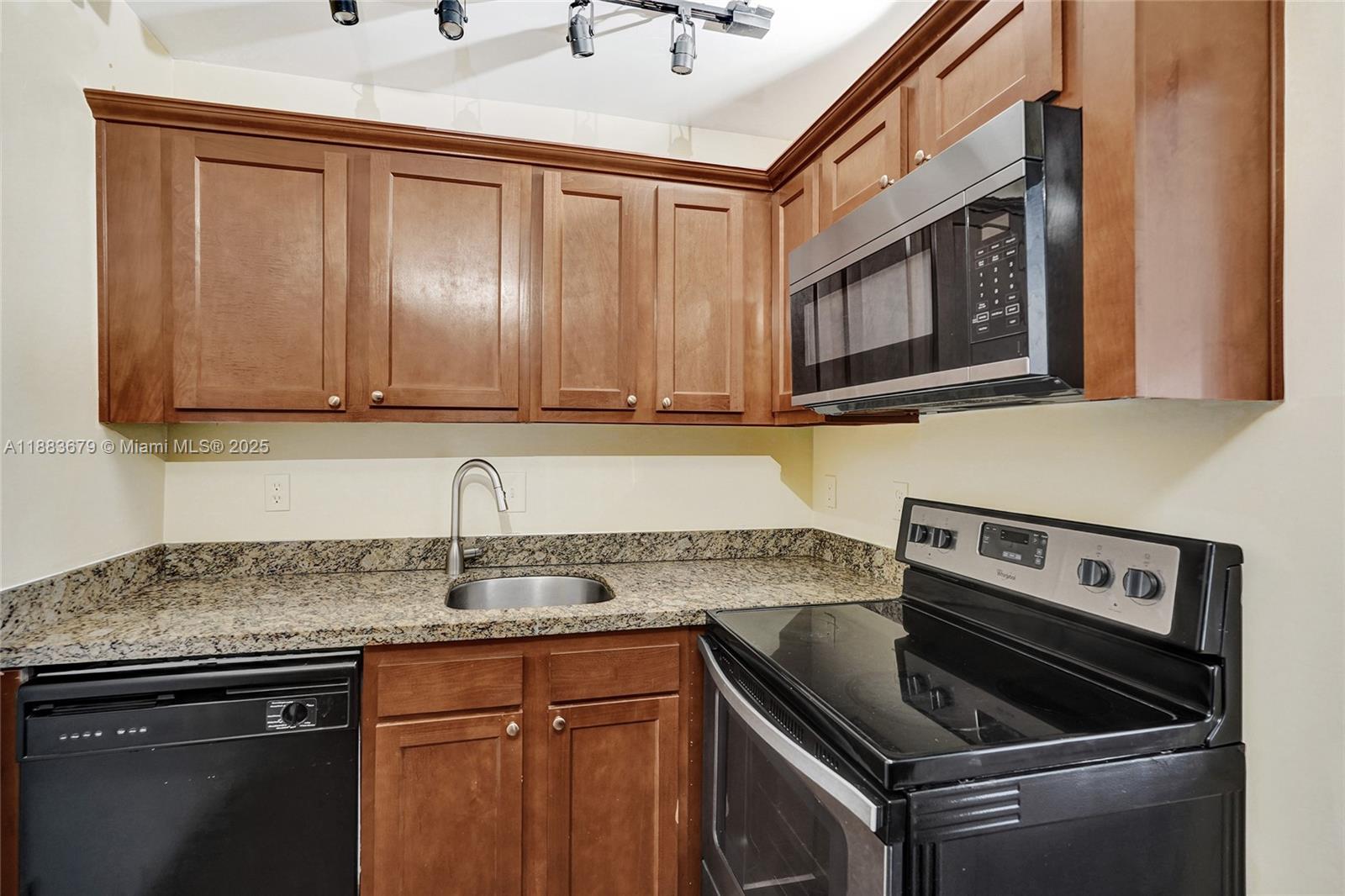 IMPERIAL POINT COLONNADES - Residential