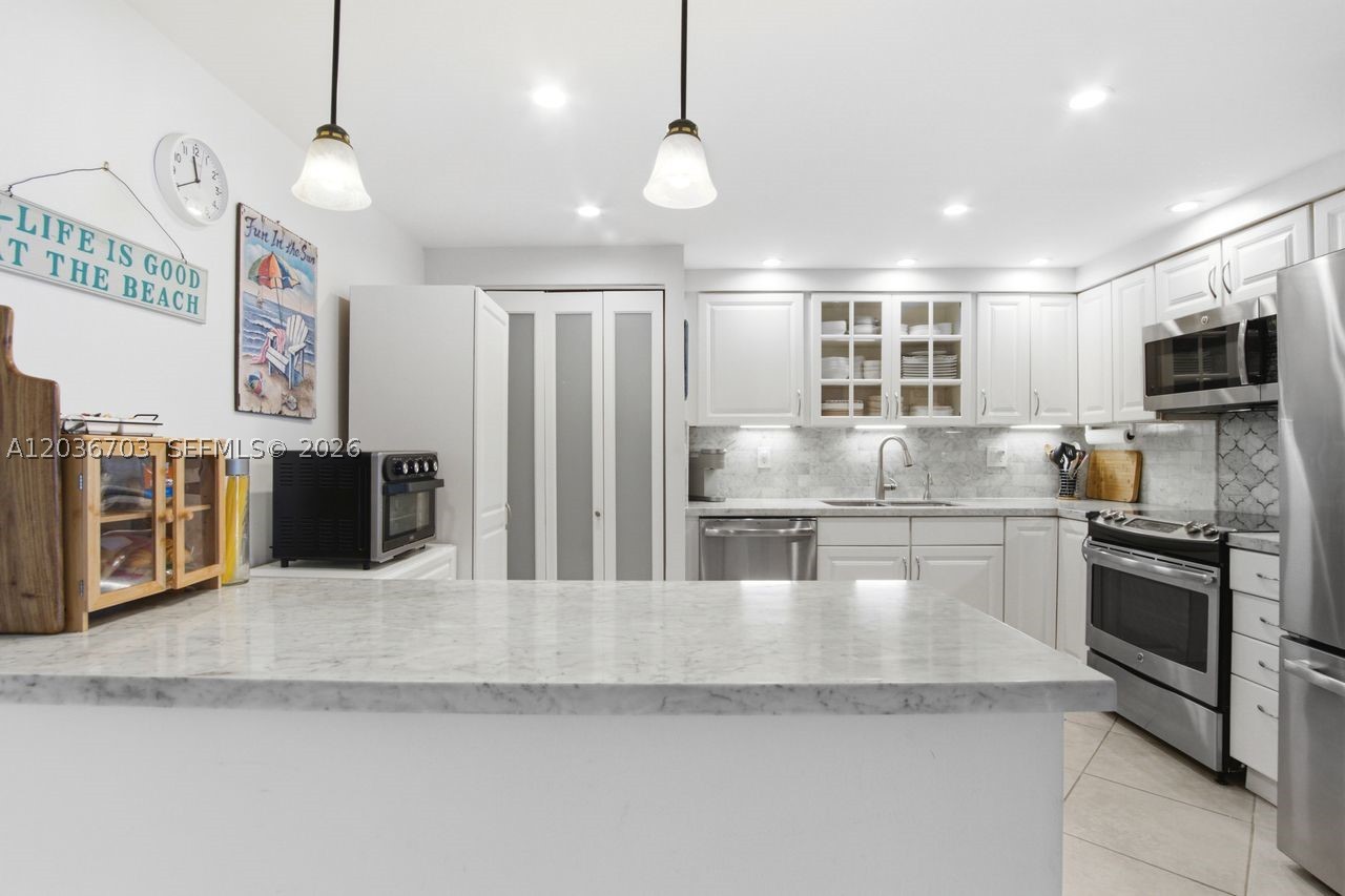 STRATFORD TOWERS CONDO - Residential
