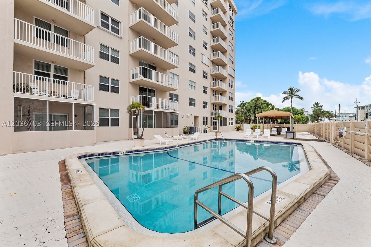 STRATFORD TOWERS CONDO - Residential
