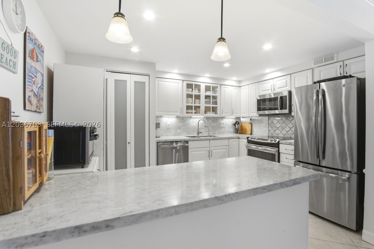 STRATFORD TOWERS CONDO - Residential