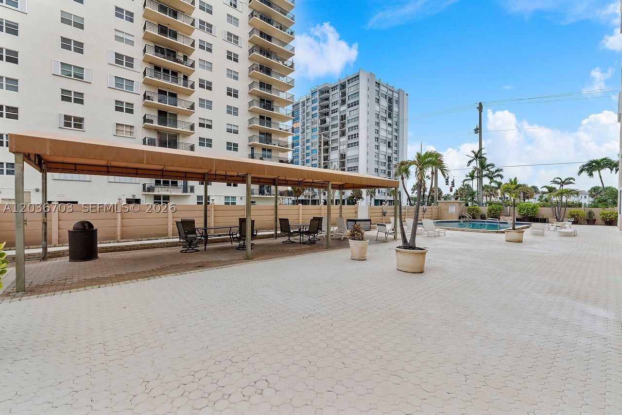 STRATFORD TOWERS CONDO - Residential