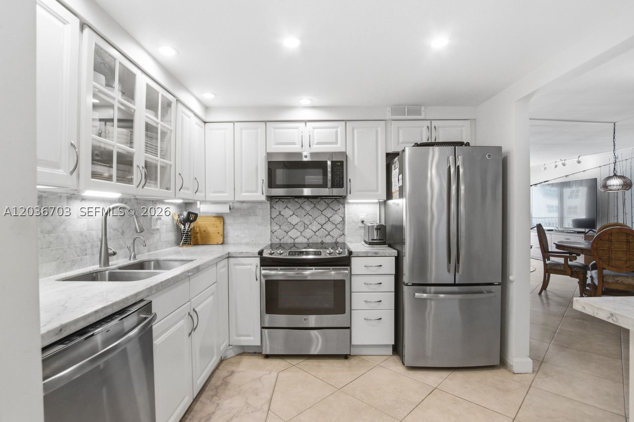 STRATFORD TOWERS CONDO - Residential