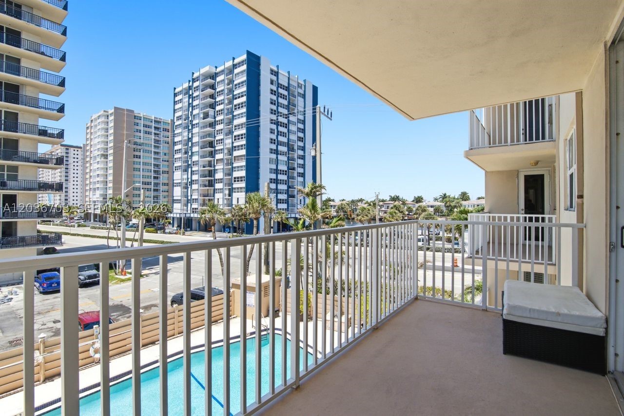 STRATFORD TOWERS CONDO - Residential