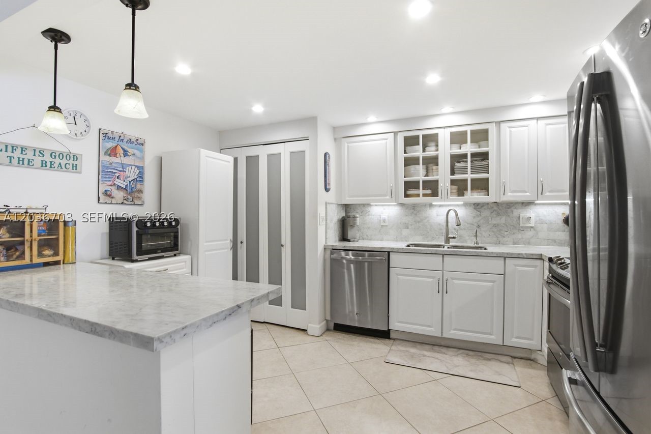 STRATFORD TOWERS CONDO - Residential