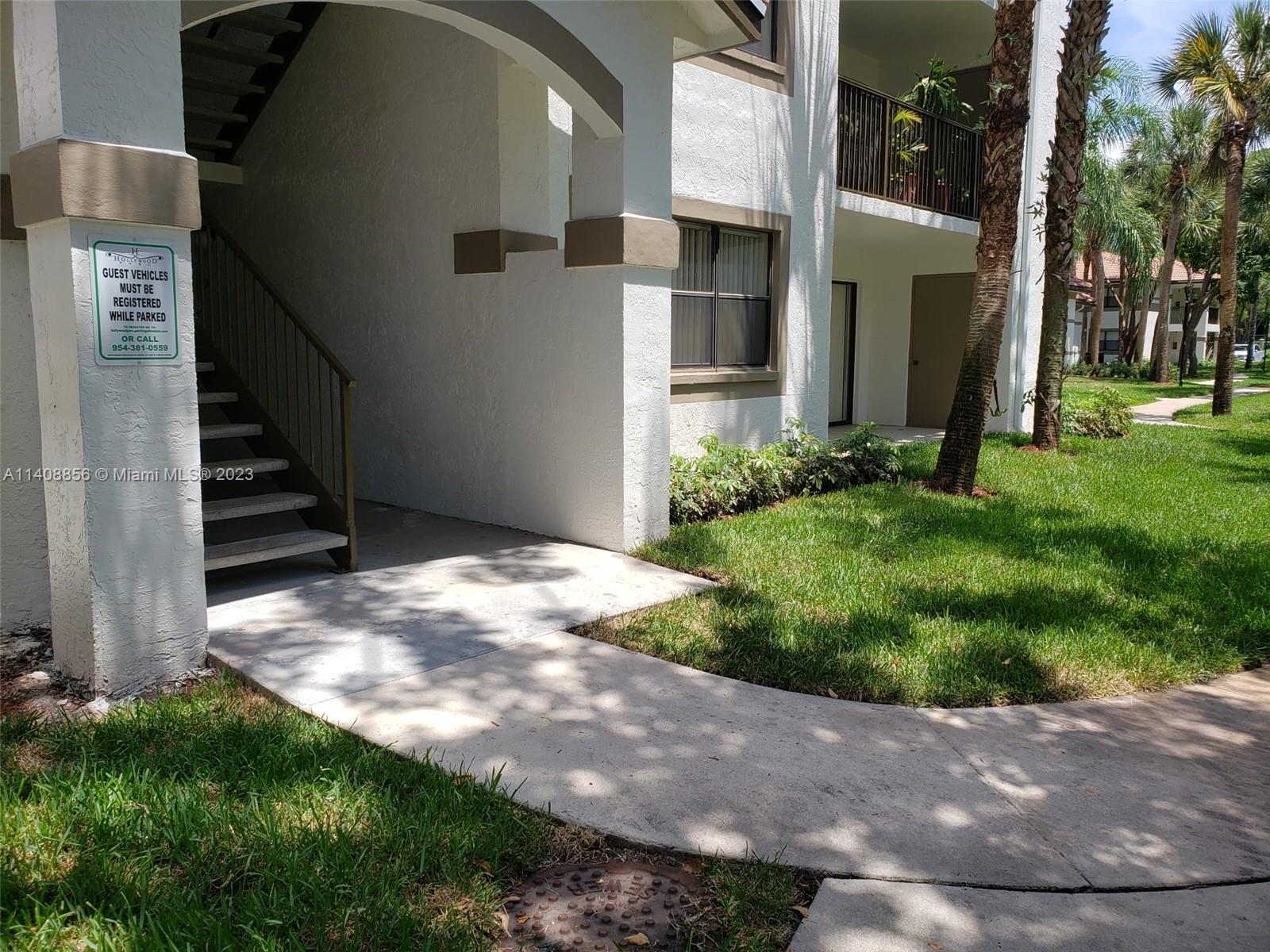 HOLLYWOOD PARC CONDOMINIU - Residential Lease