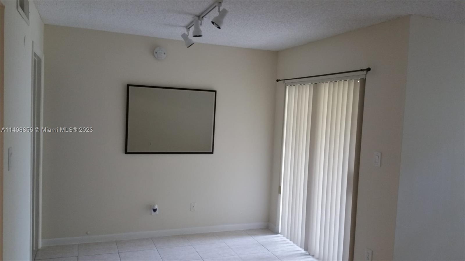 HOLLYWOOD PARC CONDOMINIU - Residential Lease
