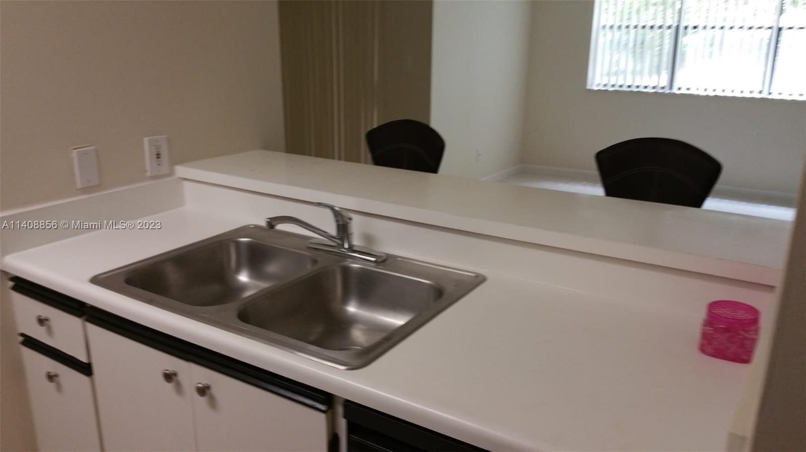 HOLLYWOOD PARC CONDOMINIU - Residential Lease