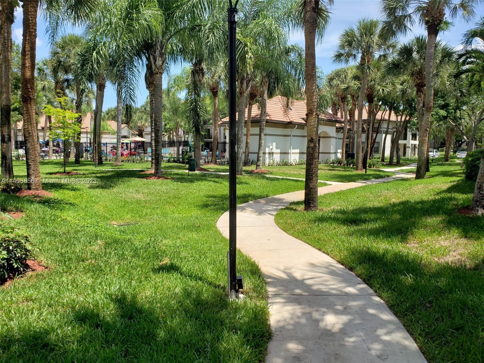 HOLLYWOOD PARC CONDOMINIU - Residential Lease