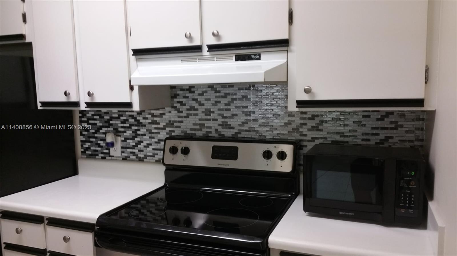 HOLLYWOOD PARC CONDOMINIU - Residential Lease