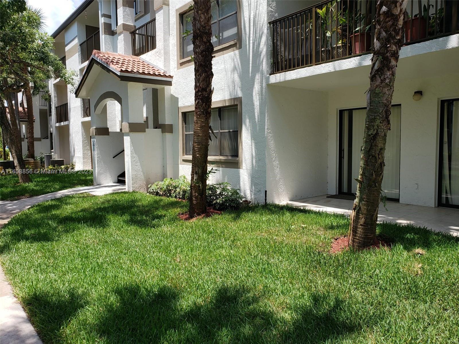 HOLLYWOOD PARC CONDOMINIU - Residential Lease