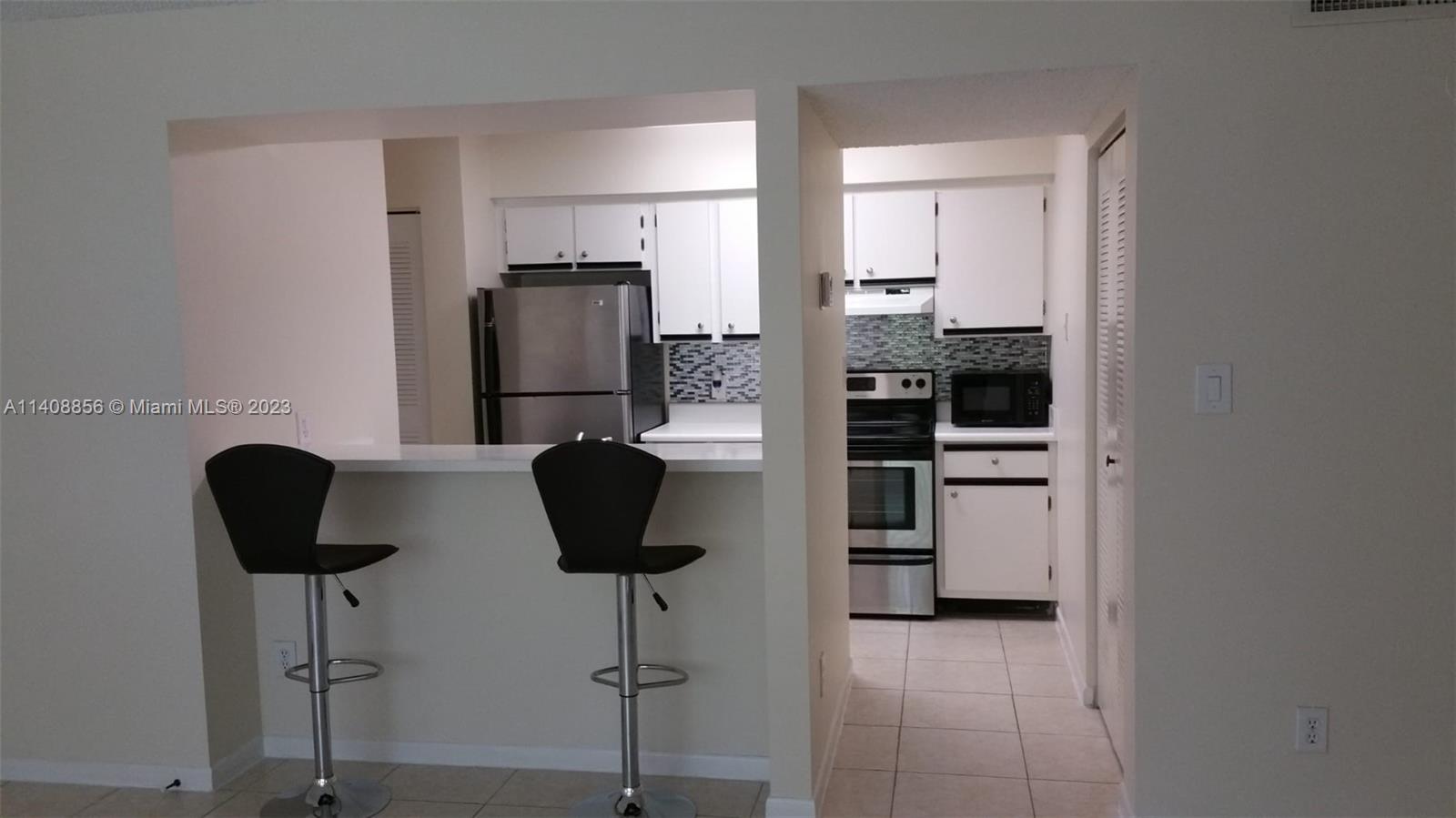 HOLLYWOOD PARC CONDOMINIU - Residential Lease