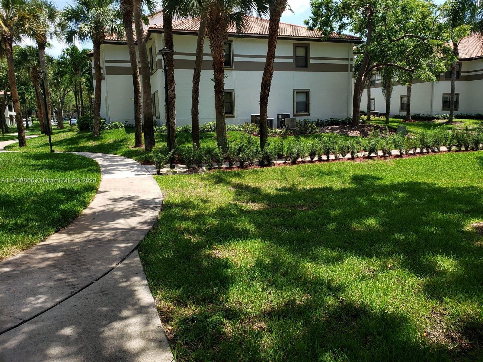 HOLLYWOOD PARC CONDOMINIU - Residential Lease