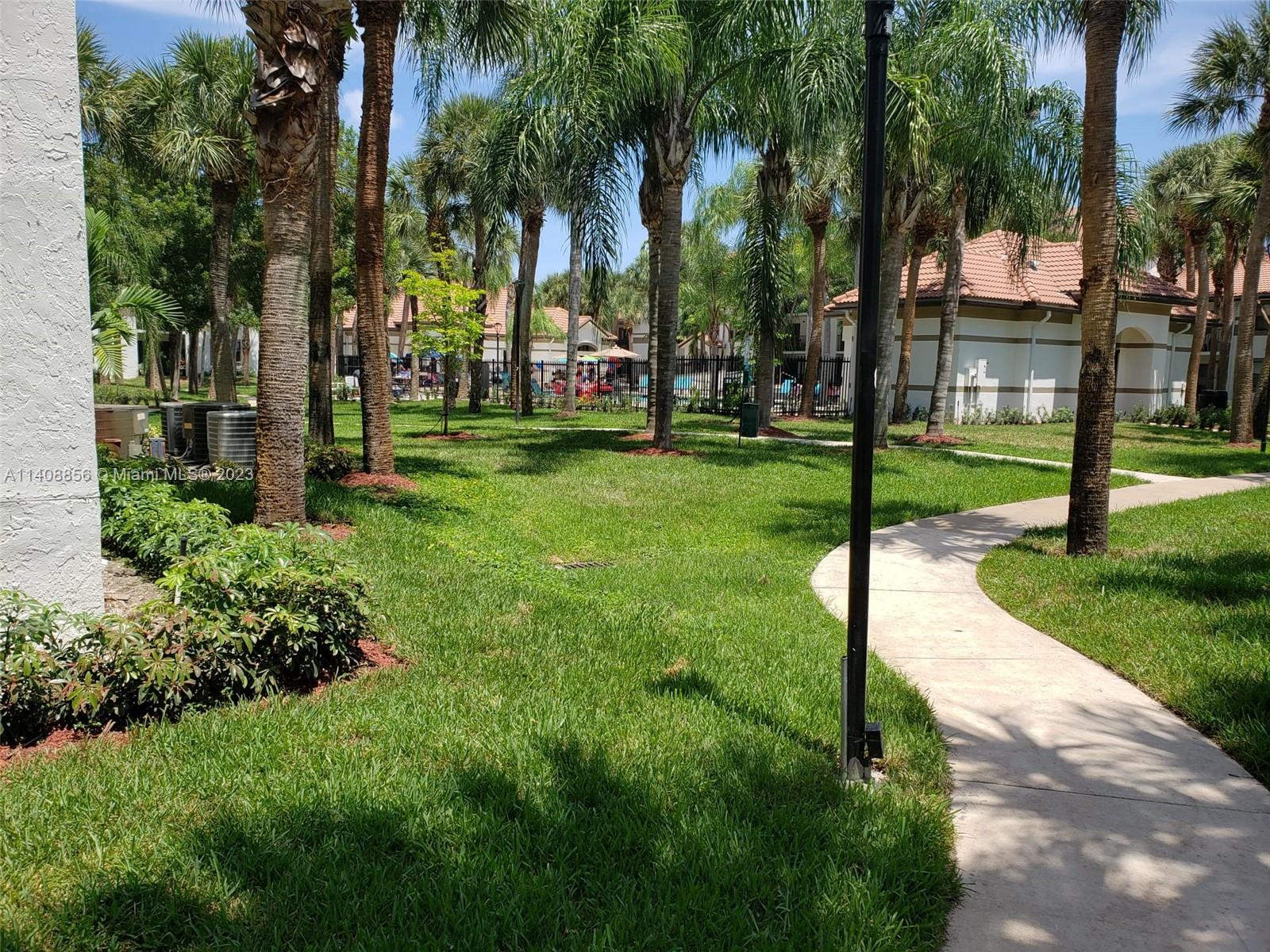 HOLLYWOOD PARC CONDOMINIU - Residential Lease