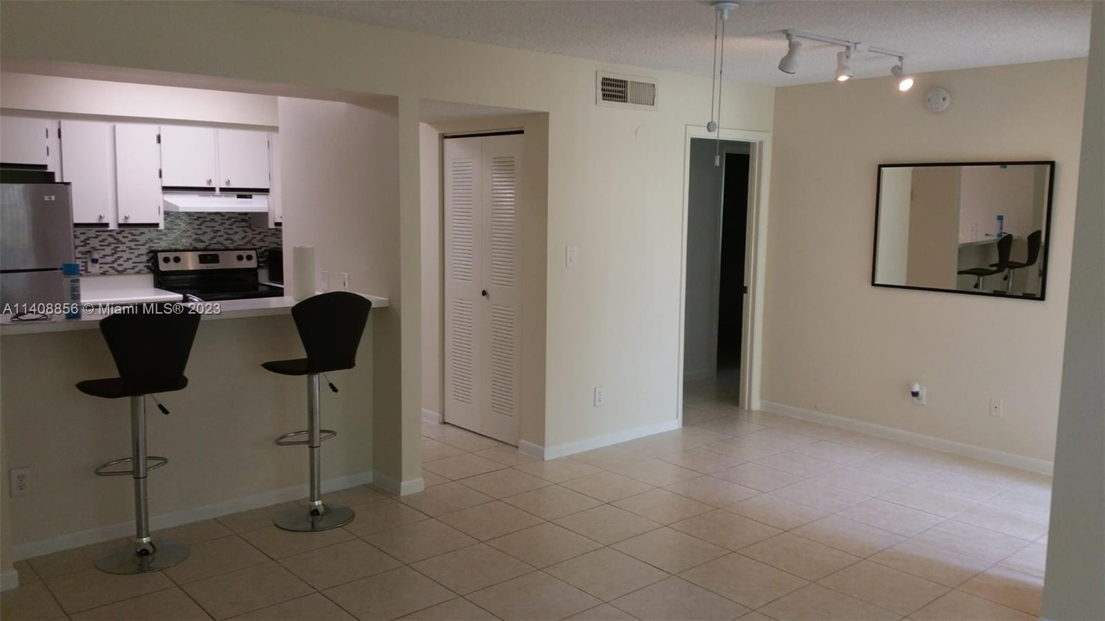 HOLLYWOOD PARC CONDOMINIU - Residential Lease