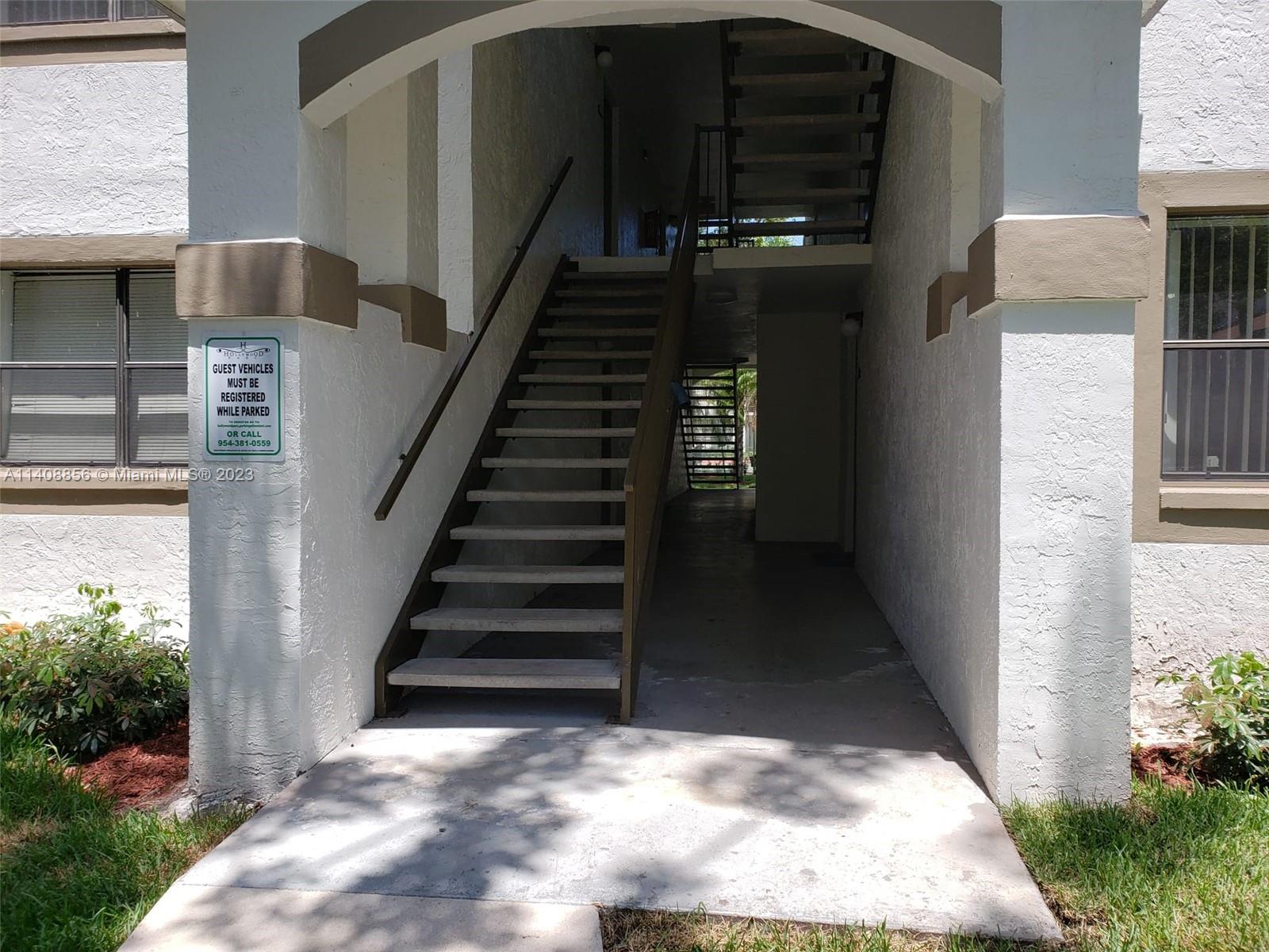HOLLYWOOD PARC CONDOMINIU - Residential Lease