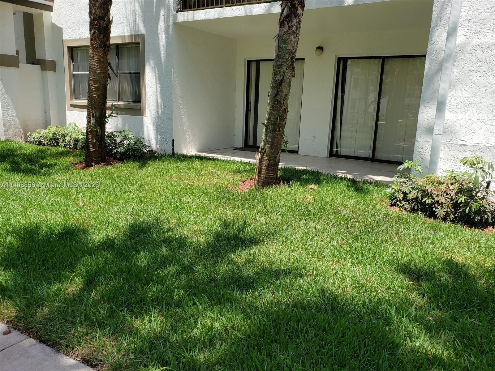 HOLLYWOOD PARC CONDOMINIU - Residential Lease