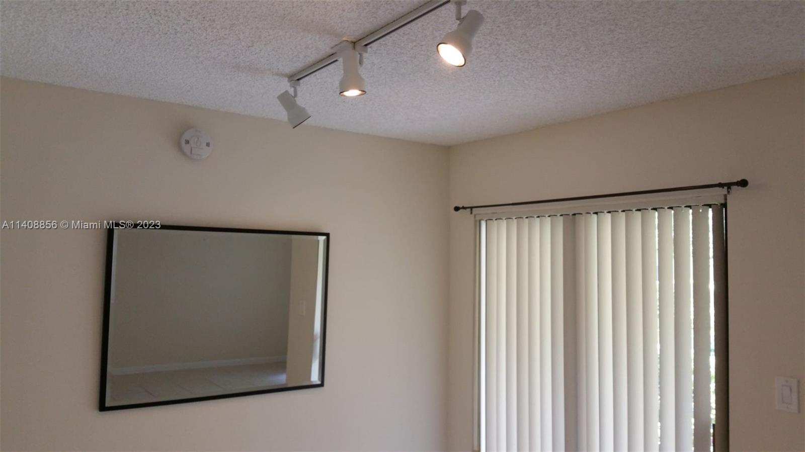 HOLLYWOOD PARC CONDOMINIU - Residential Lease