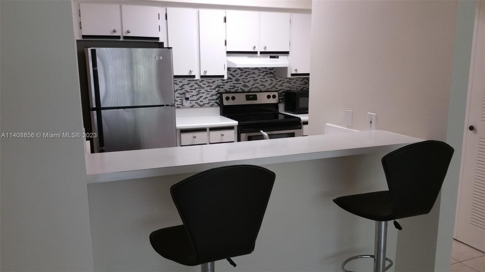 HOLLYWOOD PARC CONDOMINIU - Residential Lease