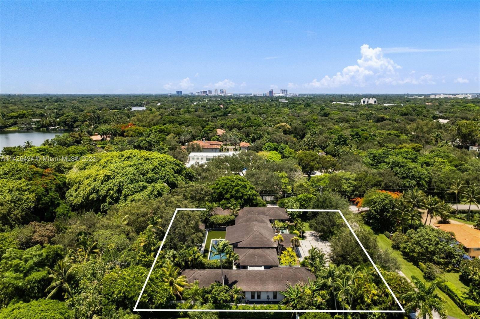 COLLINS MANOR - Residential
