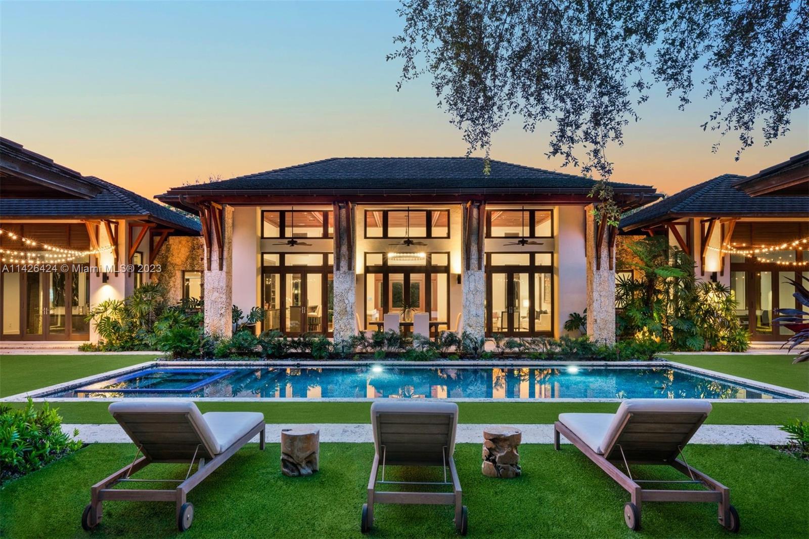 COLLINS MANOR - Residential
