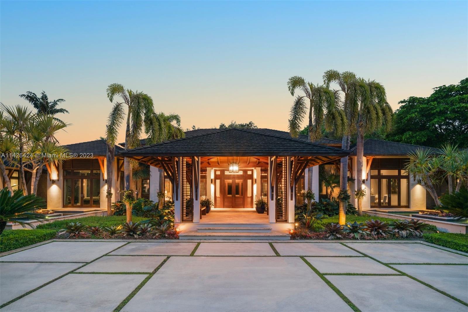 COLLINS MANOR - Residential
