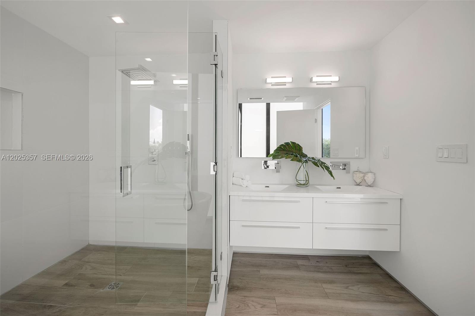 ALTON BEACH BAY FRONT RE- - Residential Lease