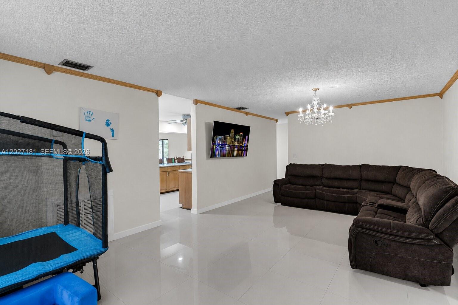 AVOCADO MANOR - Residential