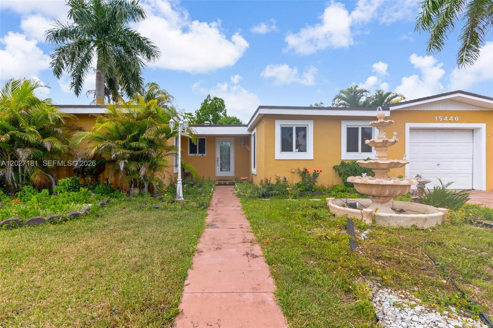 AVOCADO MANOR - Residential