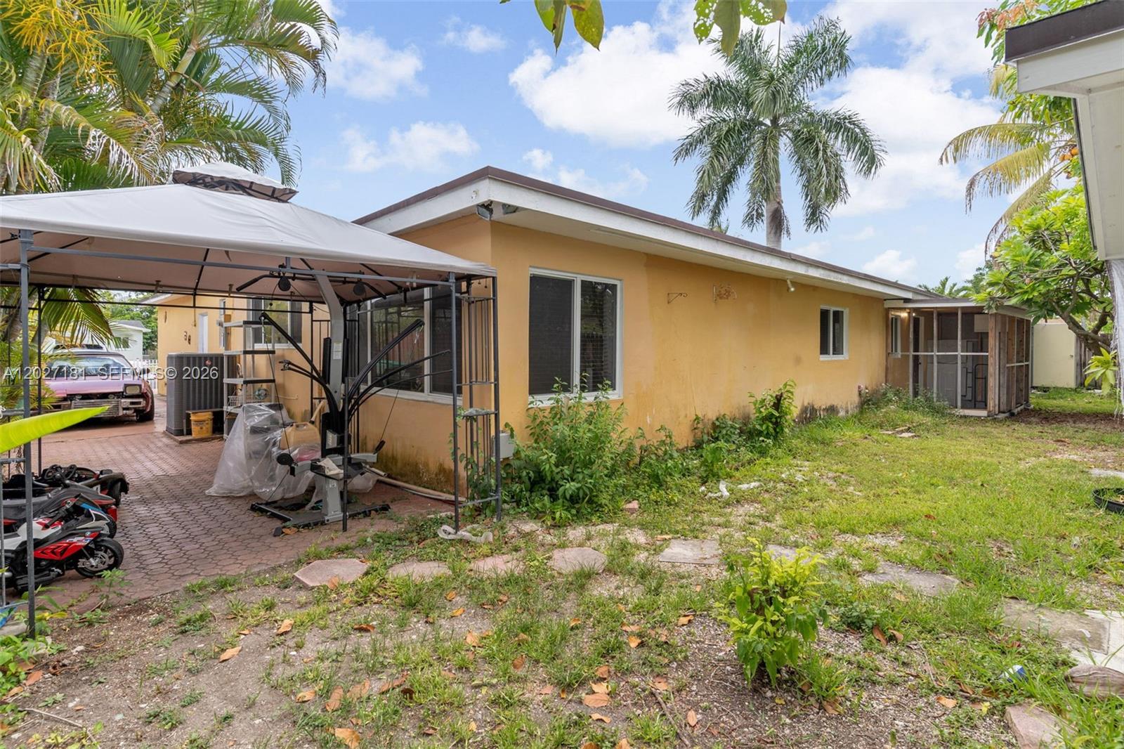 AVOCADO MANOR - Residential