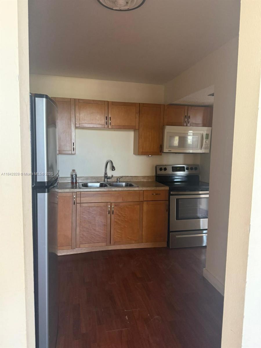 CRESTVIEW TOWERS CONDO - Land