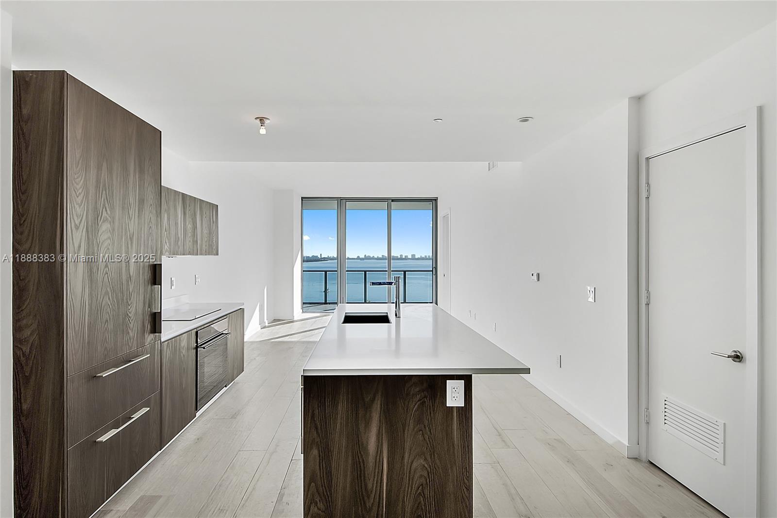 GranParaiso Residences. Perfectly situation in the heart of Edgewater. The most spacious 2 beds + 3 full baths and a den. Equipped with Blinds and Black outs. Kitchen with top of the line appliances. Tremendous view over Biscayne Bay and the Miami Beach Skyline and Swimming Pool with Resort Style feeling. Have access to 5 star Amenities such as State of the Art Gym and Spa, movie theater, cigar lounge, Bowling lanes and more ! Enjoy all what Paraiso district has to offer.  1 assigned parking space