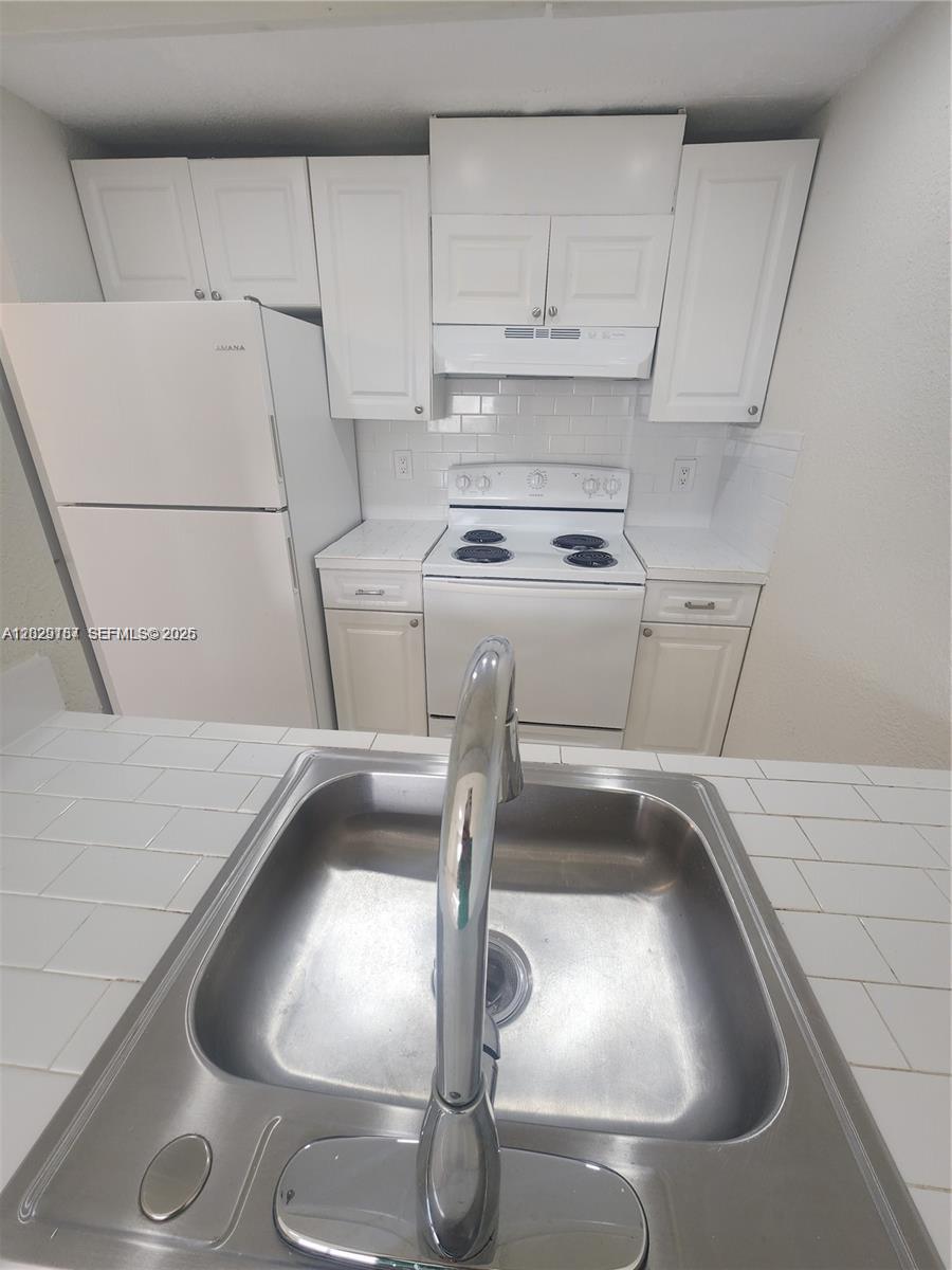 A A DOOLEY SUB - Residential Lease