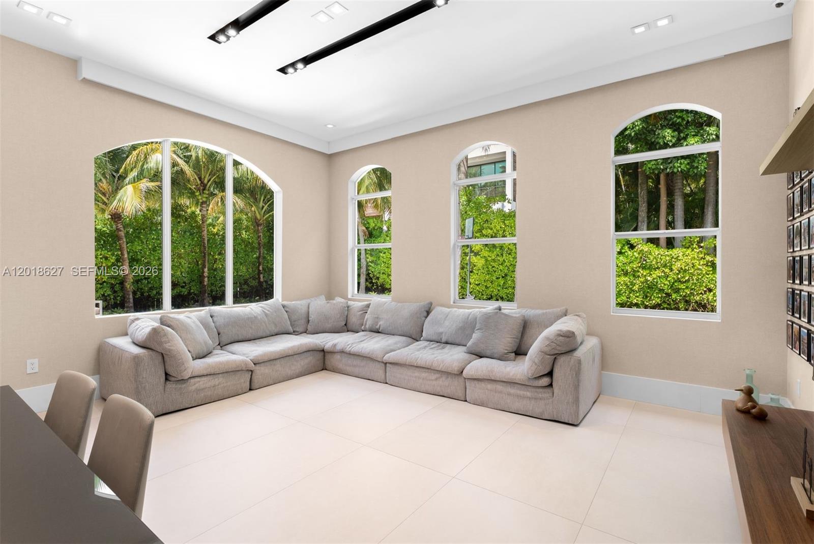 GOLDEN BEACH SEC D - Residential