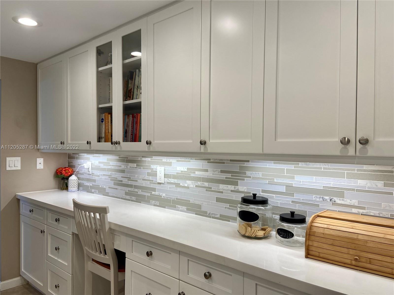 GABLES WATERWAY TOWERS CO - Residential Lease