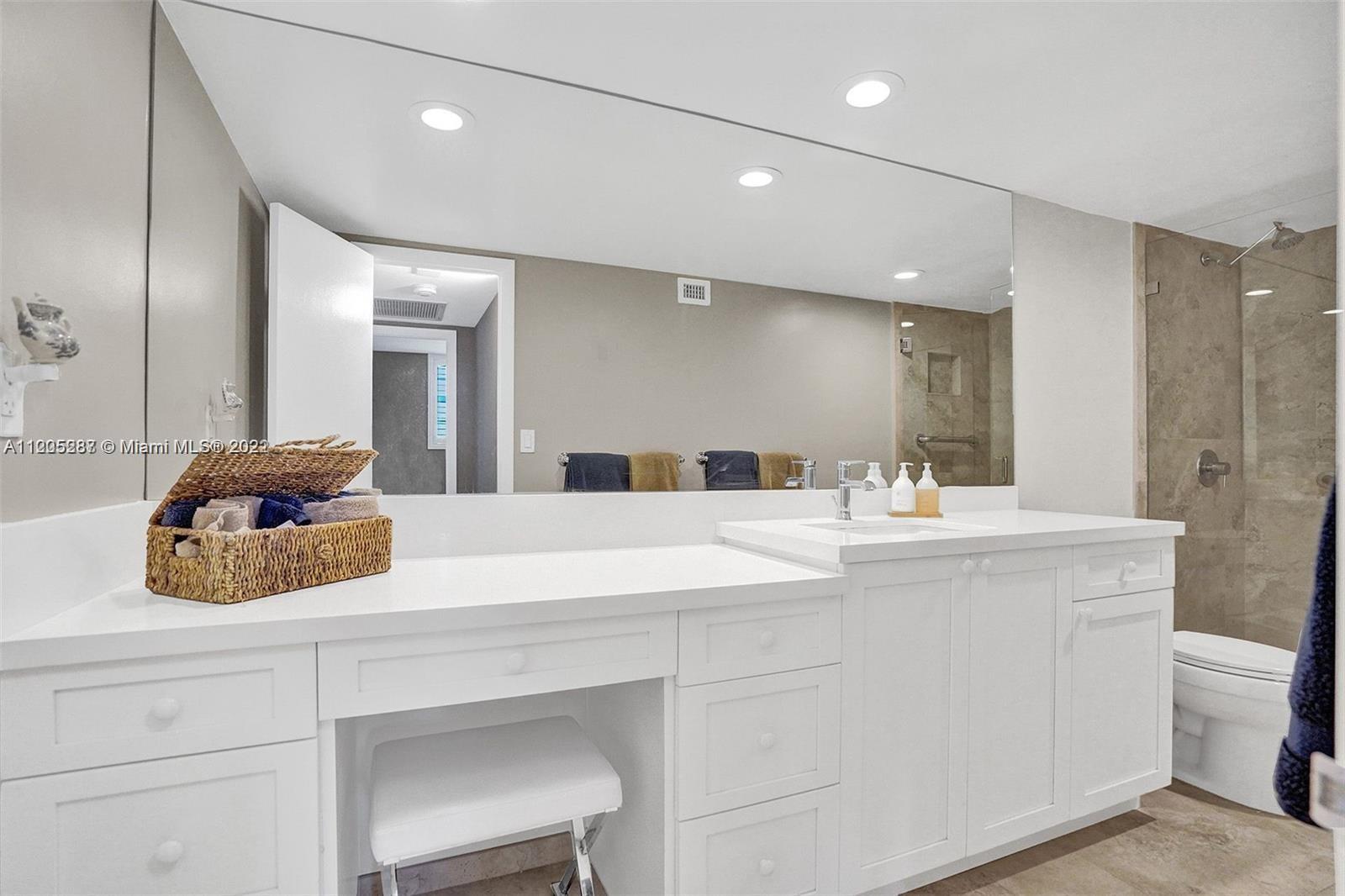 GABLES WATERWAY TOWERS CO - Residential Lease