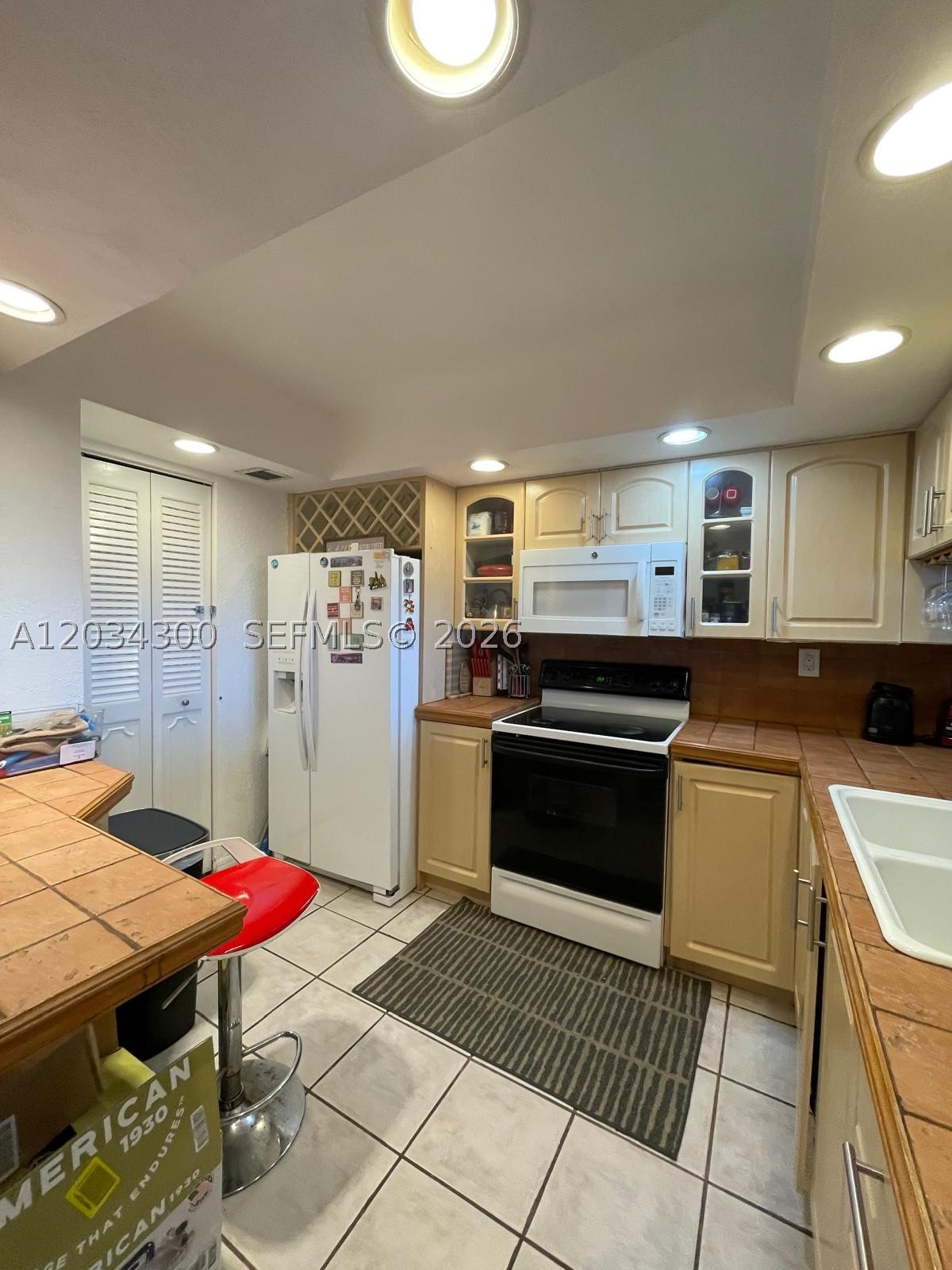 VENETIA CONDO - Residential Lease