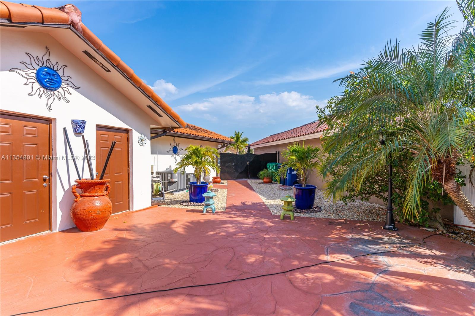 LEOMAR HOMES - Residential