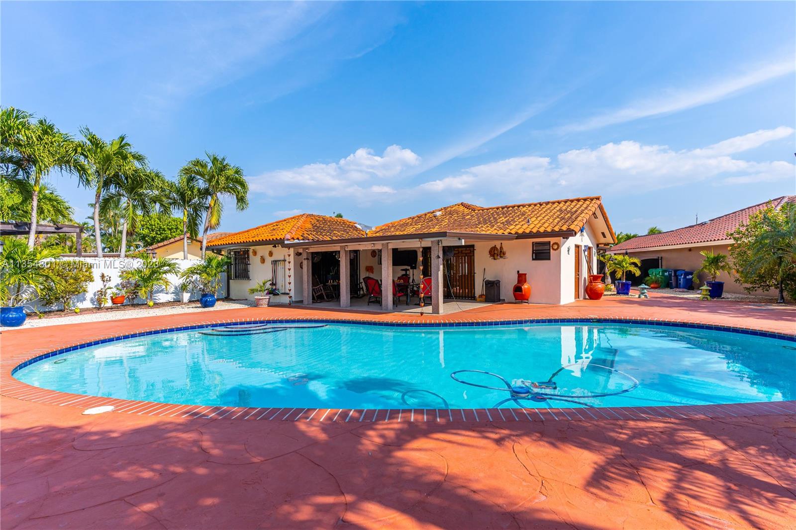 LEOMAR HOMES - Residential