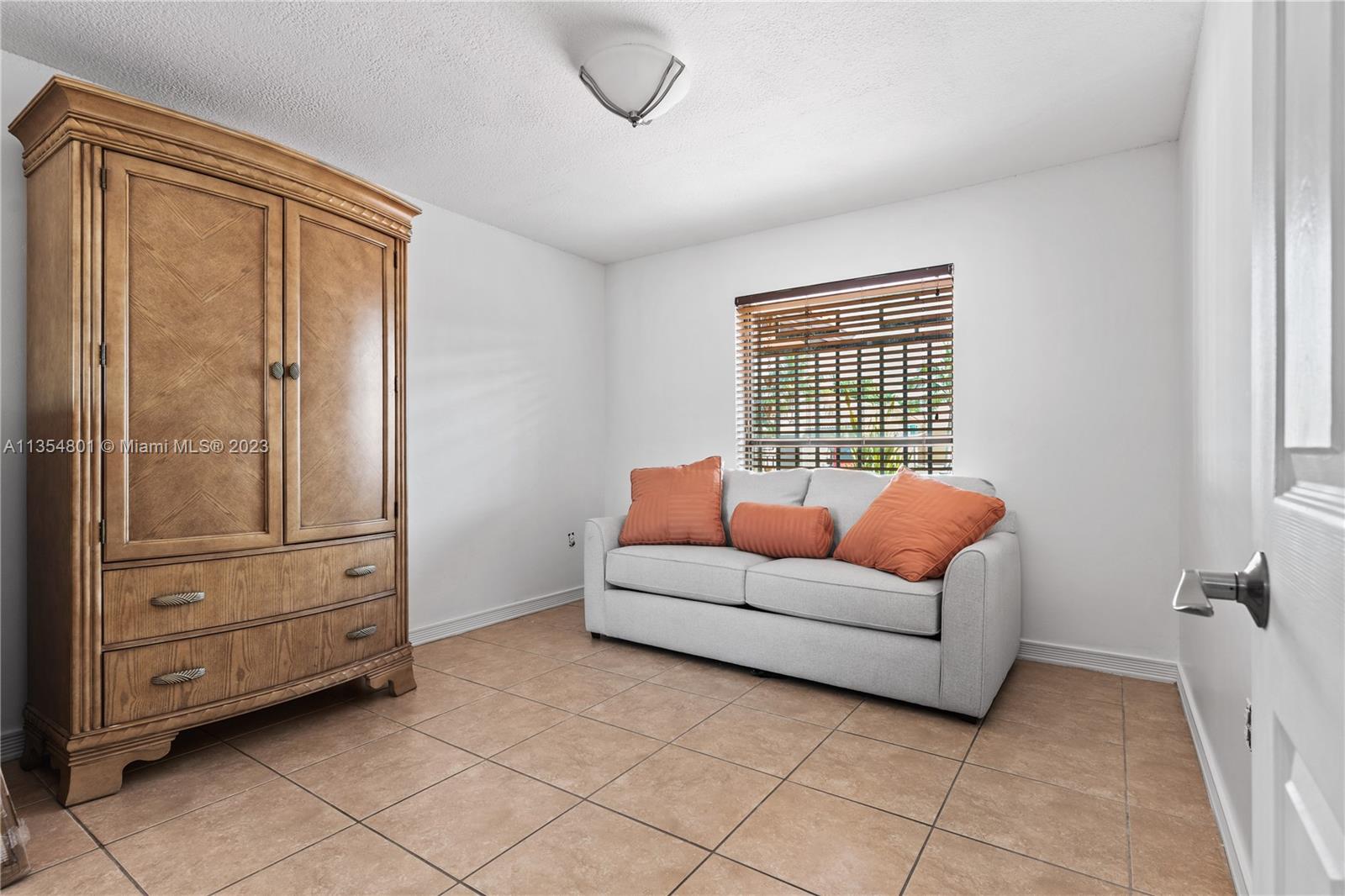 LEOMAR HOMES - Residential