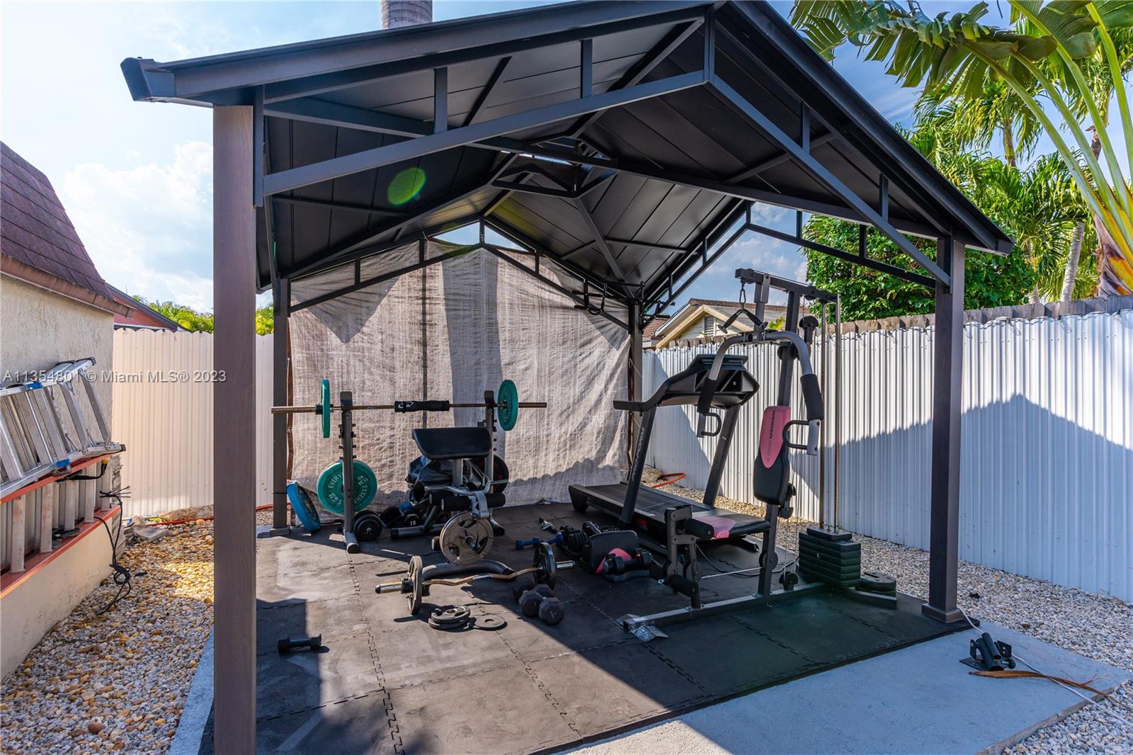 LEOMAR HOMES - Residential