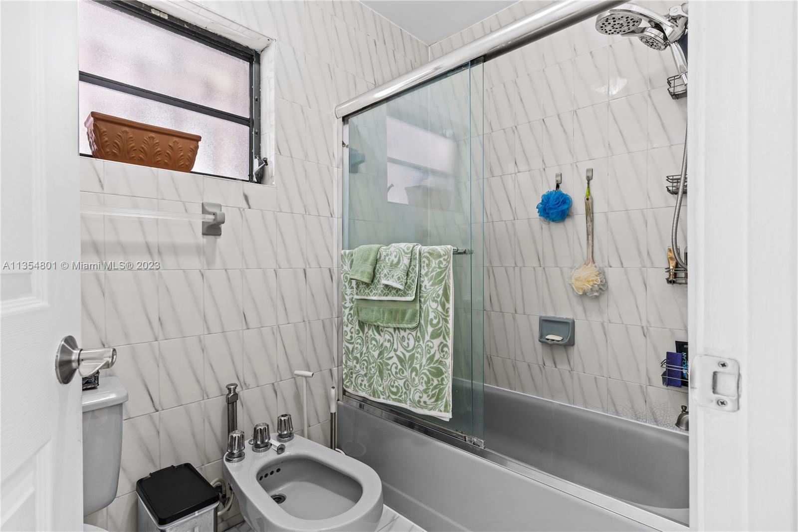 LEOMAR HOMES - Residential