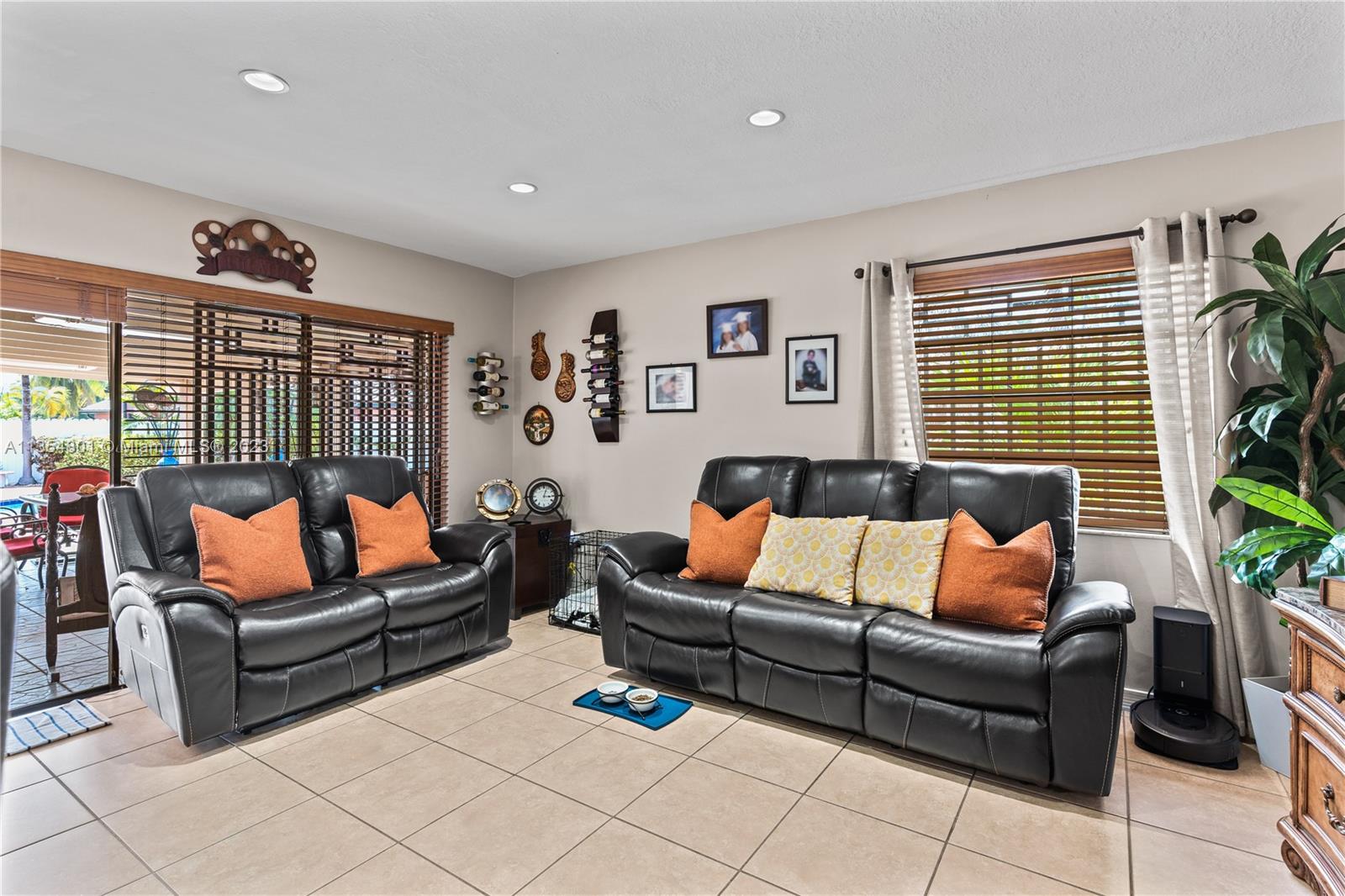 LEOMAR HOMES - Residential